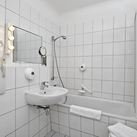 Days Centre Hotel 3*